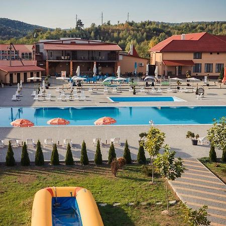 Illara Spa Hotel Irshava エクステリア 写真