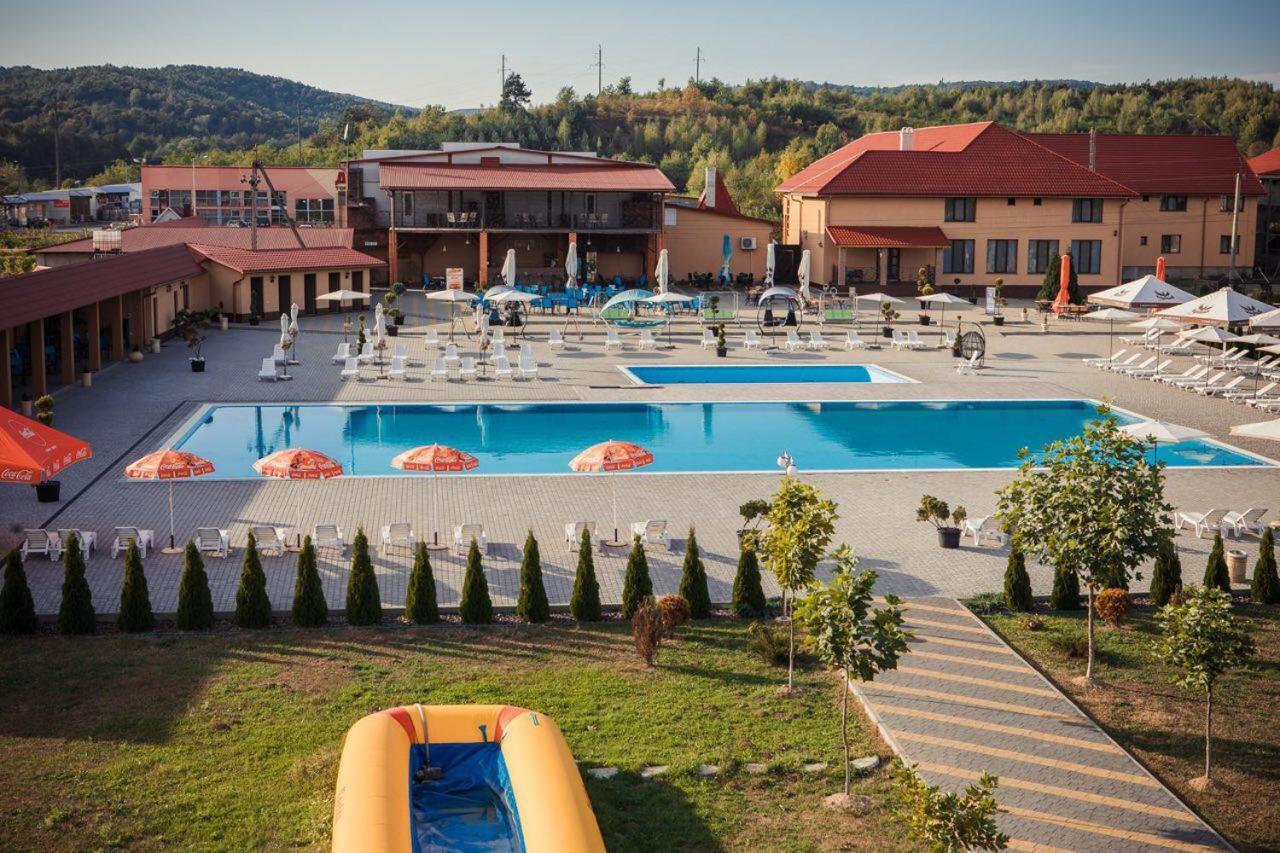 Illara Spa Hotel Irshava エクステリア 写真