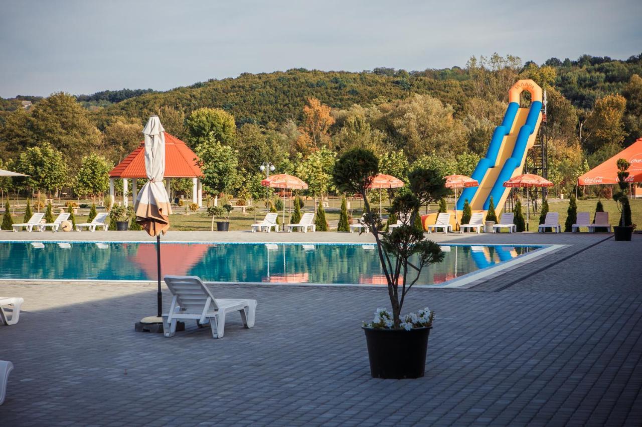 Illara Spa Hotel Irshava エクステリア 写真